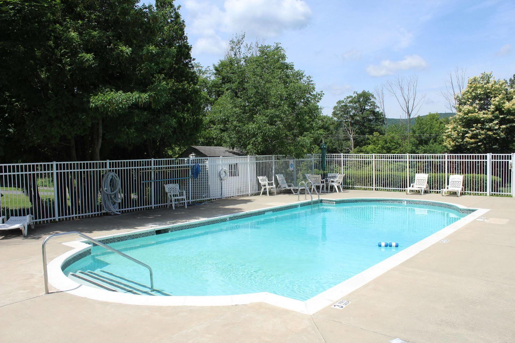 Days Inn By Wyndham Lenox Ma Luaran gambar